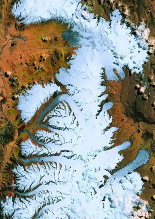 图7 7月4日昆仑山冰川(by资源三号卫星)