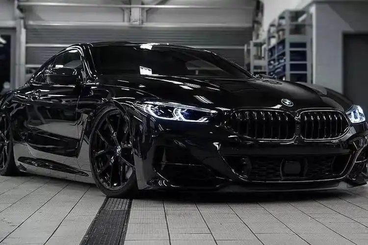 黑武士宝马m850i实拍!国内还没上市,别人已经玩起低趴了!