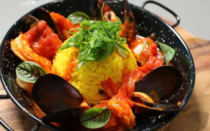 西班牙海鲜烩饭 | 用世界上最高档的香料做一锅香喷喷的海鲜饭