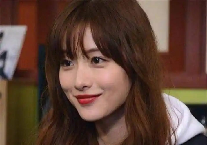 石原里美着急结婚的原因,母亲患病,男友一年内不求婚便分手._工作_时