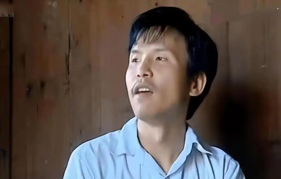 回顾37岁啃老博士李明亮:啃完父母啃小妹,父亲气到直接报警