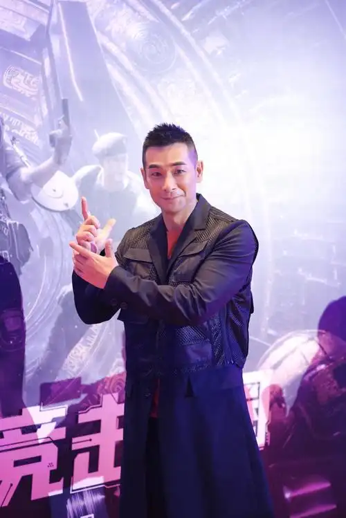 赵文卓以全新导演身份携新作电影《反击》亮相,策