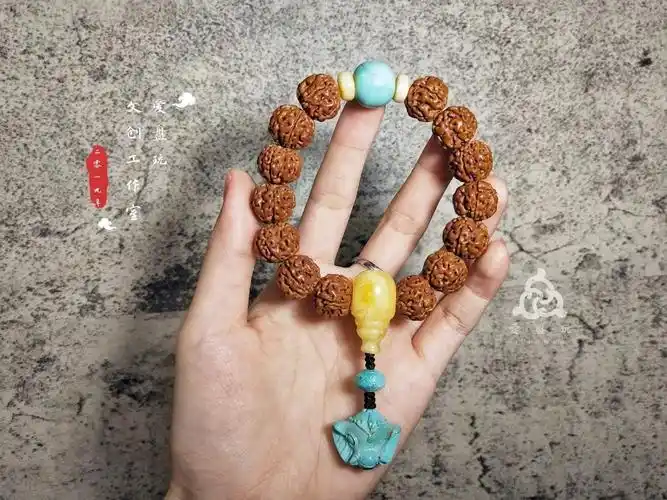 44张美图告诉你手持的最美搭配