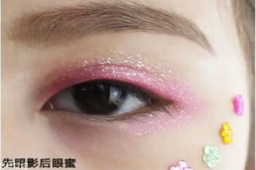 儿童表演妆眼影怎么画儿童舞台妆眼影画法