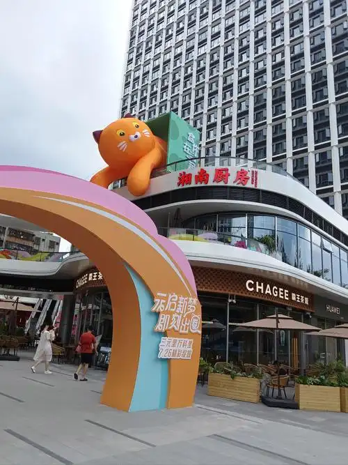 记生活 
7月26日,在三元里村旁边新开一间大型的商场,三元里万科里