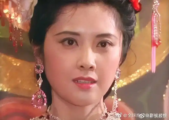 1986年《西游记》,朱琳饰演女儿国国王,"鸳鸯双栖蝶双飞,满园春色惹人