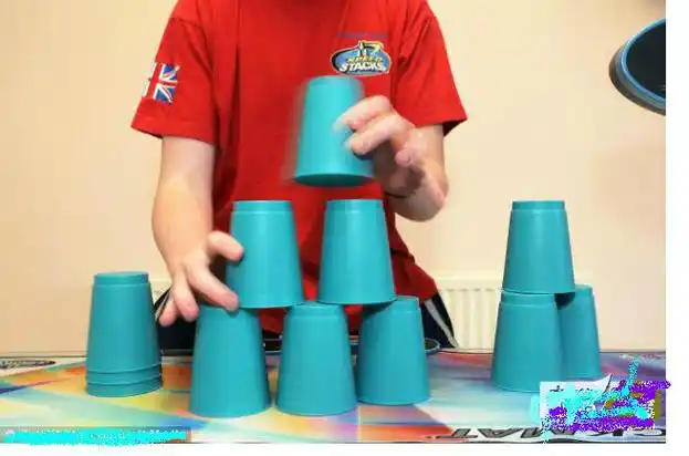 p data-id="go03ro1237">竞技叠杯,以前又称史塔克,飞叠杯或速叠杯