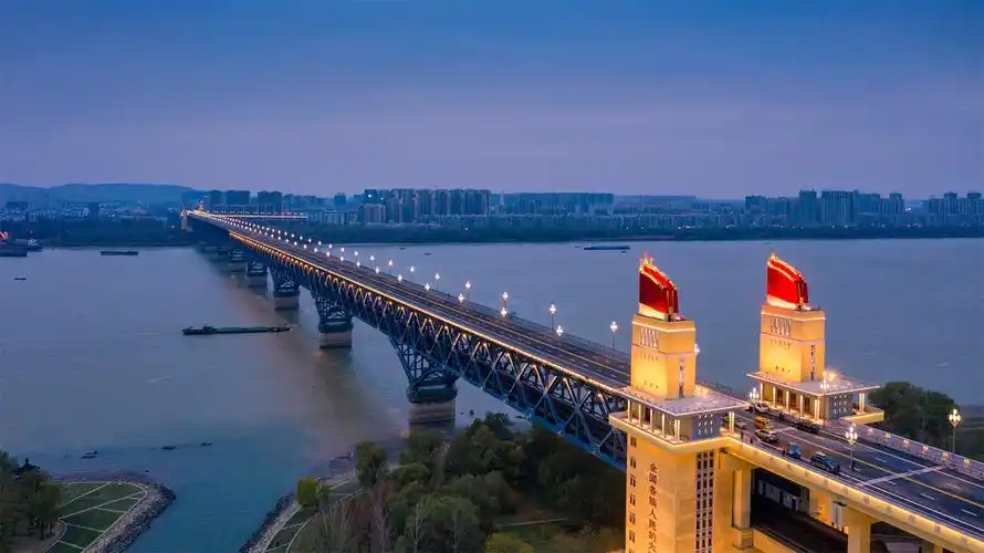 十万人涌上南京长江大桥