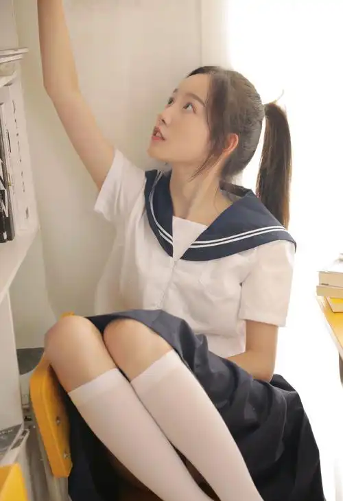 在校大学生超清纯可爱穿海军制服小姐姐约拍美少女甜美写真坐标深圳