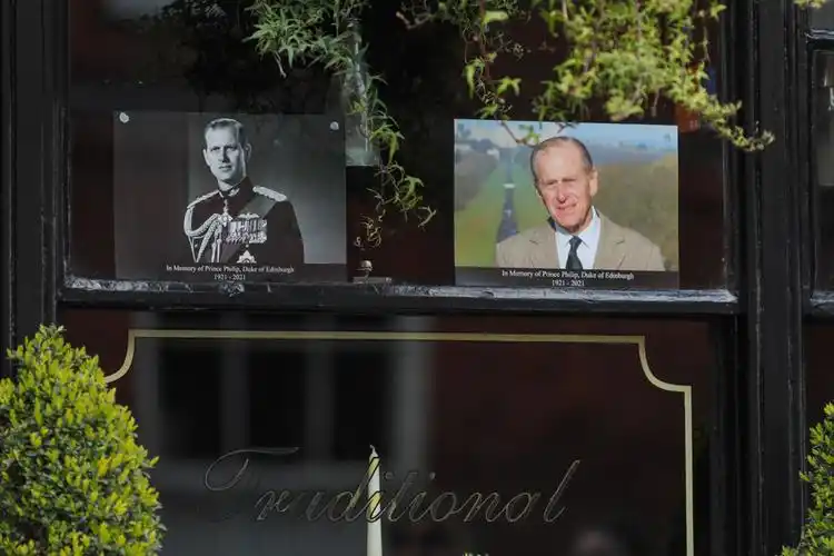 中新网报道,按英国君主制规定,菲利普亲王的葬礼原本可按国葬规