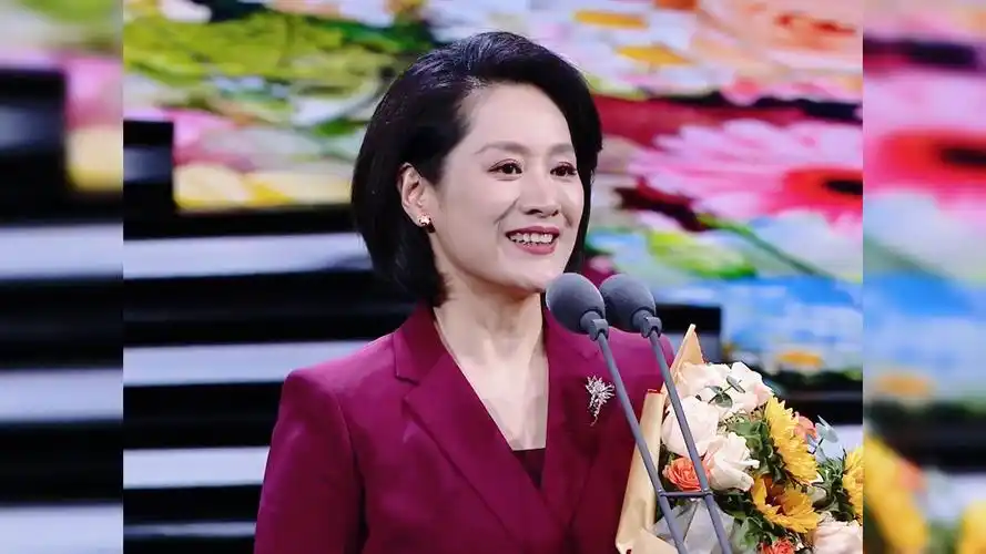 【何婕|金声奖】上海广播电视台主持人何婕在第2届"金声奖"颁奖典礼