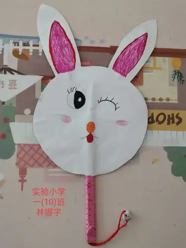 一年级"创意手工扇子"创作活动小结