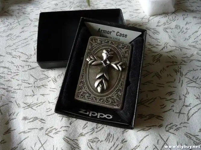 卖一个近新 银zippo 富贵十字架