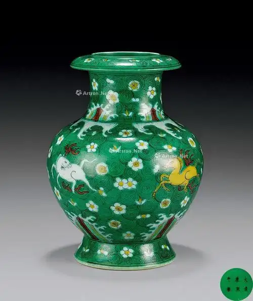 0436 清康熙 素三彩海马纹尊