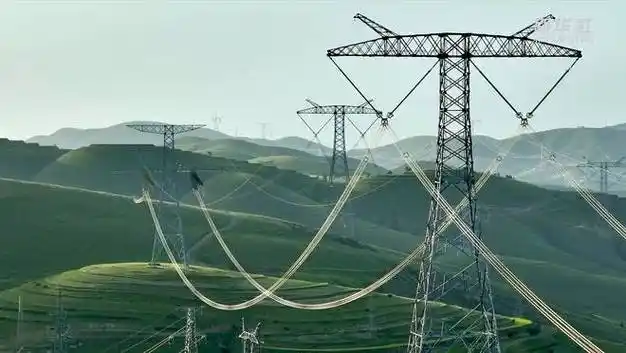 新华全媒我国首个沙戈荒风光基地外送电特高压工程开工