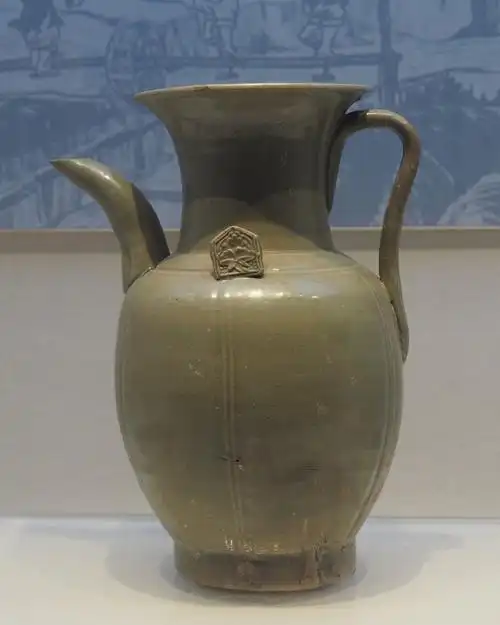 北宋越窑青釉执壶汕头市博物馆藏