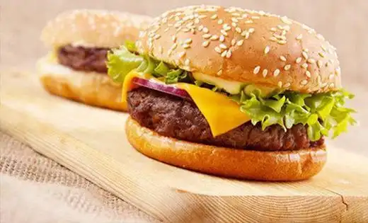 手作谷饲牛肉芝士汉堡