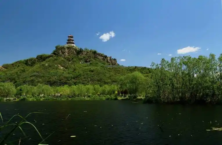 石景山有座寺院,进去参观一件宝贝需要带手电筒,这是怎么一回事|石景