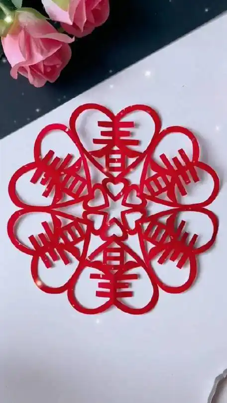 一看就会新春到了,剪一个漂亮的春字窗花吧,一看就会#剪纸#特别声明