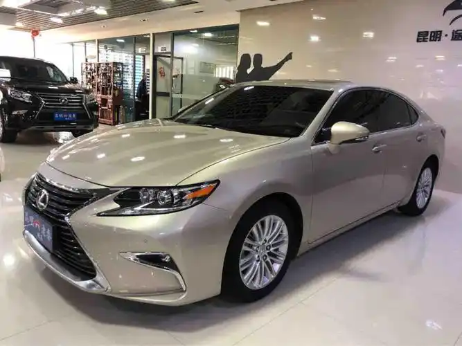 昆明2018年5月雷克萨斯es2017款20030周年纪念版香槟色自动档