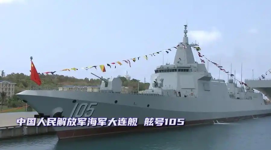 海军三型主战舰艇——长征18号艇,大连舰,海南舰在海南三亚某军港集中