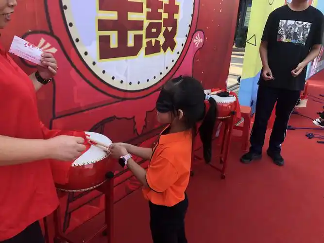 盲人击鼓游戏