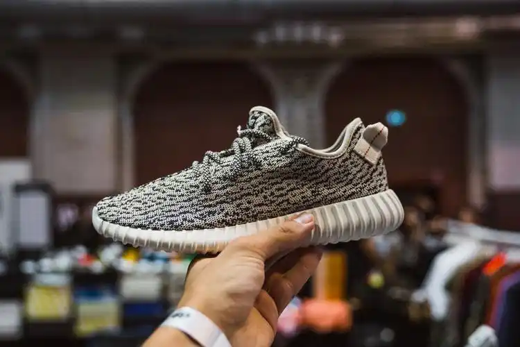 adidas originals yeezy boost 350 "turtle dove" – 2,000€