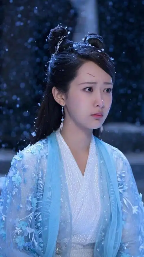 杨紫,古装剧迷应该都知道她吧,出演过很多好看的电视剧,最近由他主演