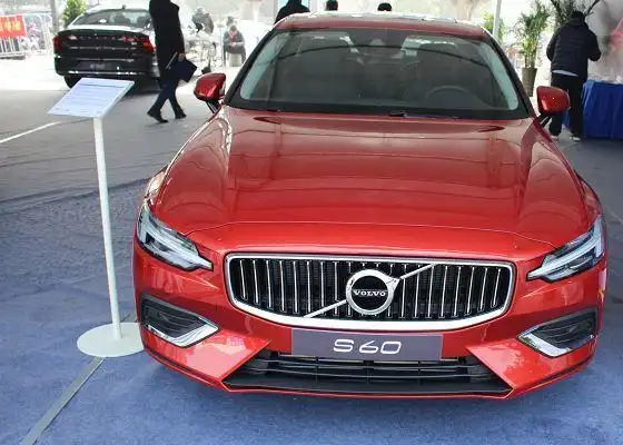 2021款沃尔沃s60到店,红色车身洋气,一口气降6万,仅22.69万起 - 知乎