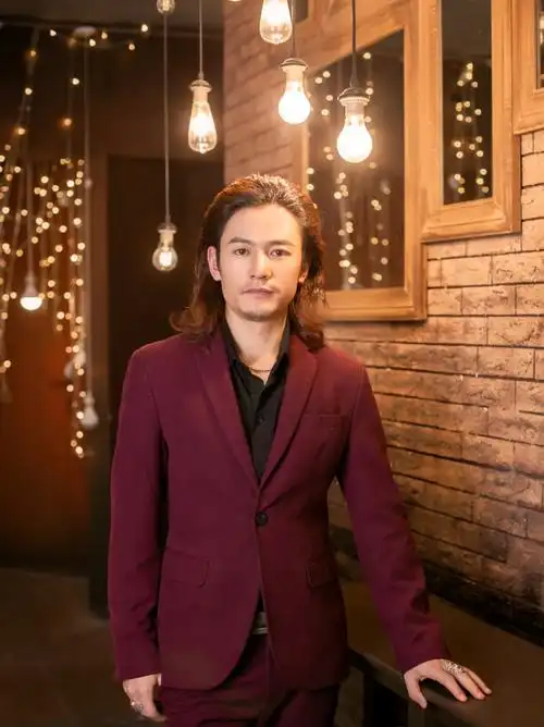 p>赵苏力德,男,蒙古族歌手 sup data-ctrid="d57i4ag">1 /sup>.