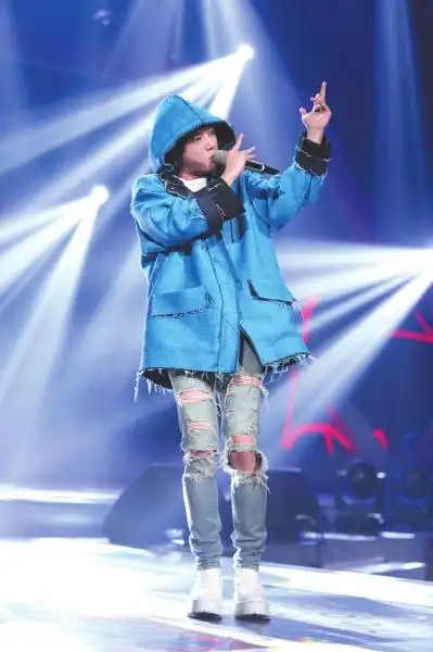 【滑板视频】华晨宇改编的《我的滑板鞋》,一张嘴就惊呆了!