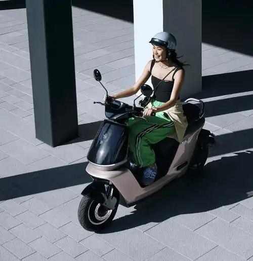 通勤代步摩托车怎么选?独特颜值的九号电动妙想家c系了解一下