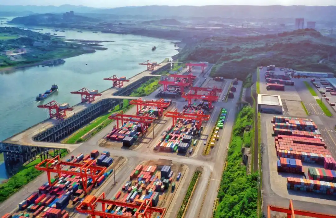 两江"双晒"开放之旅 | "买全球",坐直升机,就是这么国际范儿