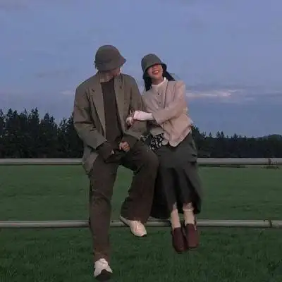 低调拥有成熟气质的新款情侣头像