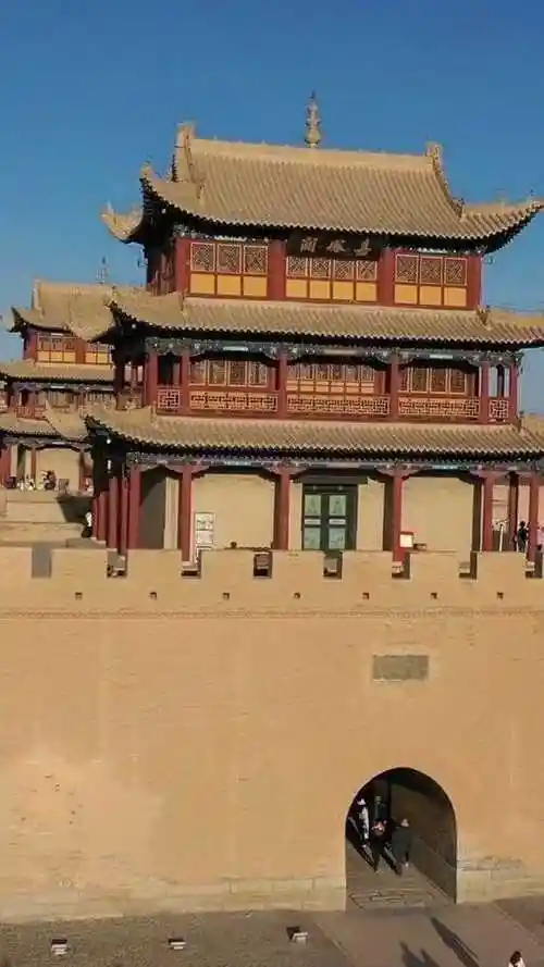 相传在600多年前,嘉峪关城楼是从上往下盖的,堪称奇迹