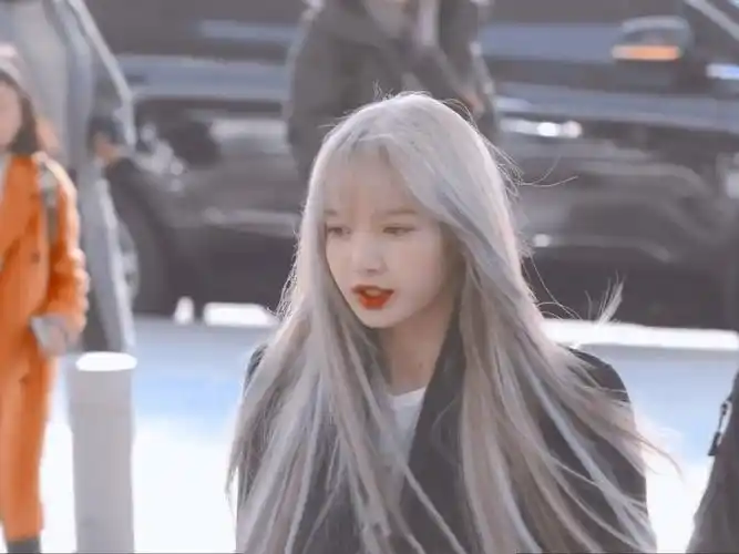 lisa的发色也太好看了吧银灰色艳惊全场第三种发色最显白