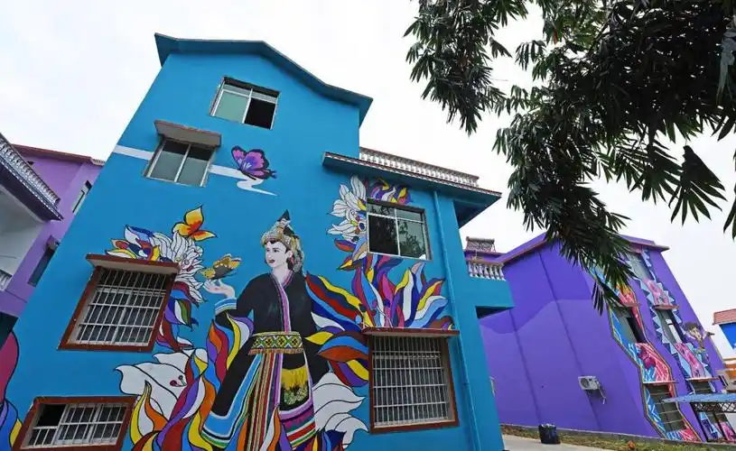 广西贫困村,花700万改造为"彩绘村",能否引来游客观光?