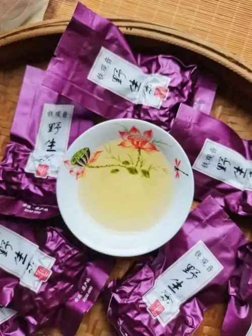 原生态荒山野茶,特有的山野气韵,野茶有野性,口感醇厚,也够味,茶底嫩