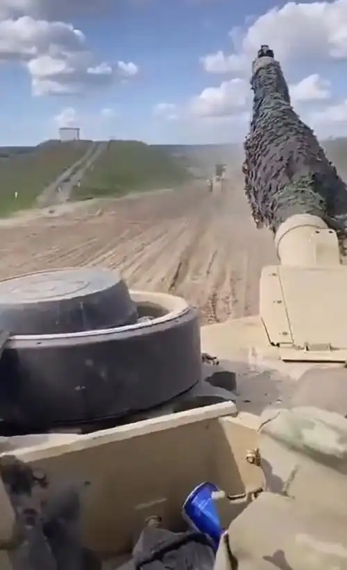 最终还是选择了叙利亚,相比生活的压力,我更喜欢ak的后座力!