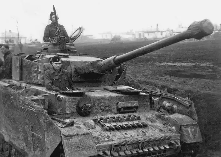 二战德军四号j型战车小考证