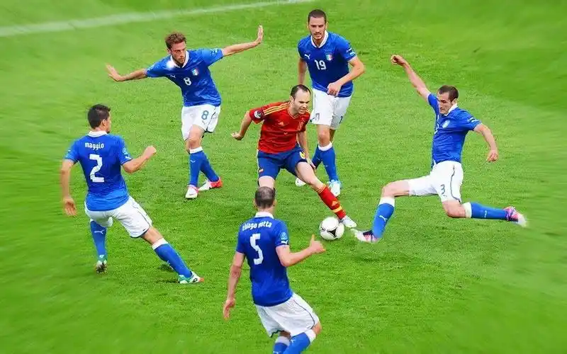 精彩的过人,完美的进球,盘点足坛最经典的运动战进球