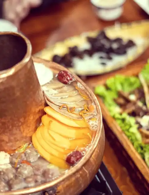 🍲 藏式火锅的独特风味 🥩