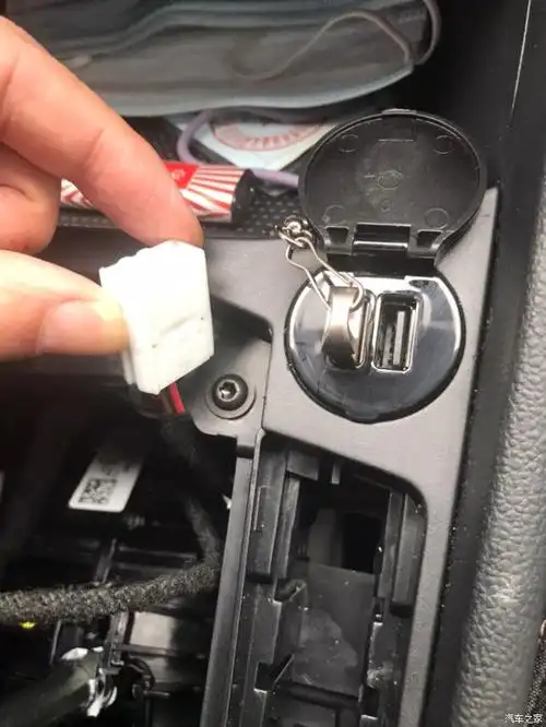 朗逸点烟器预留母插头正负极之分