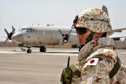 日本自卫队的制服:常服,迷彩服和特殊专用服