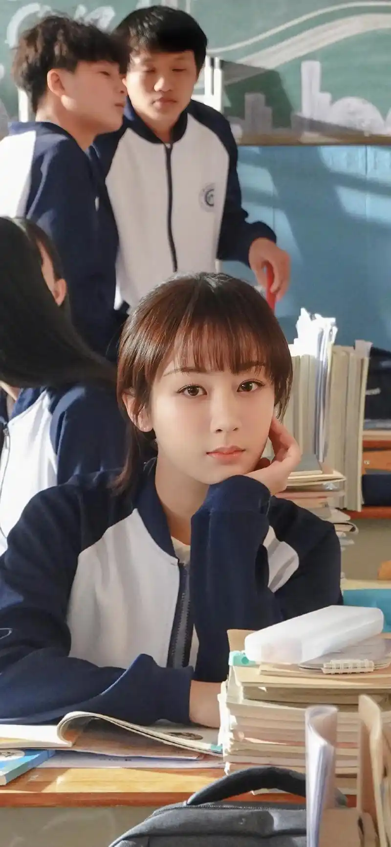 确定不演部校园剧嘛?@杨紫