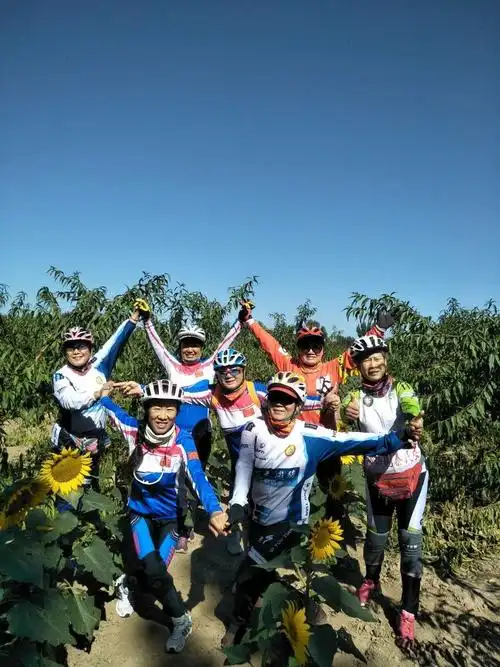 我们的队伍向太阳,朝气蓬勃,团结互助,积极向上,充满阳光,正能量满满
