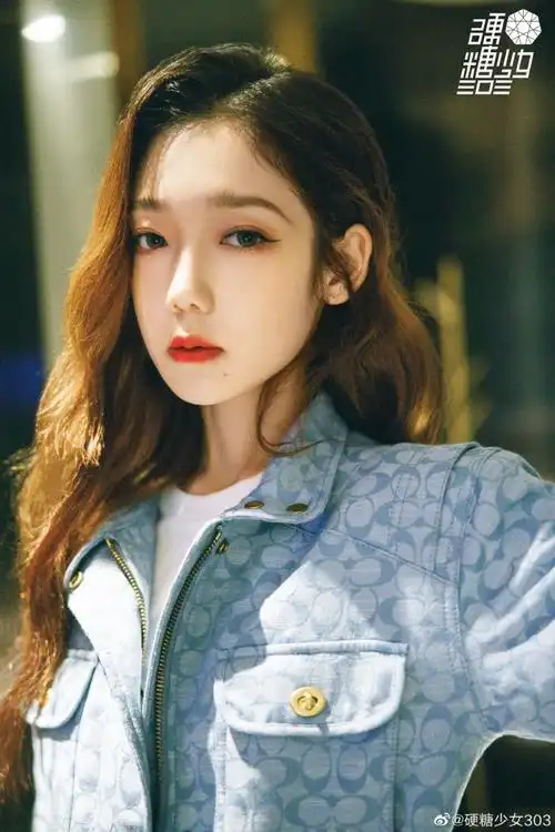 精致小心机78今晚与小高@硬糖少女303-希林娜依高在直播邂逅秀场