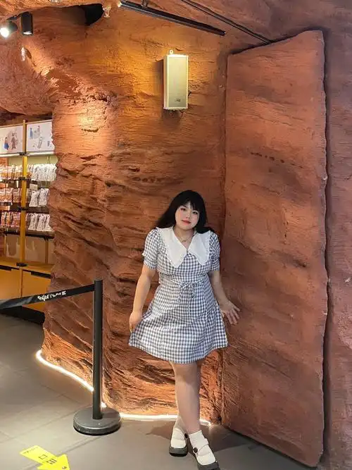 我是小金身高155体重140斤胸围103 腰围84 臀围106大腿围64小腿围40的