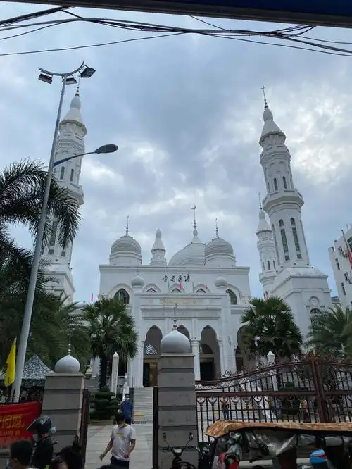 三亚回新村美食