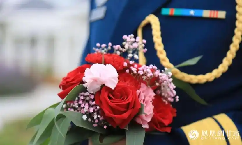 81对军侣聚金昌薰衣草花海献礼建军节